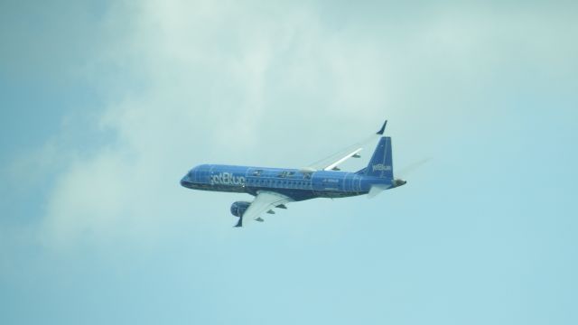 Embraer ERJ-190 (N304JB)