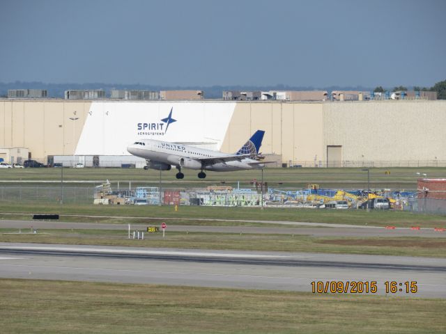 Airbus A319 (N814UA)