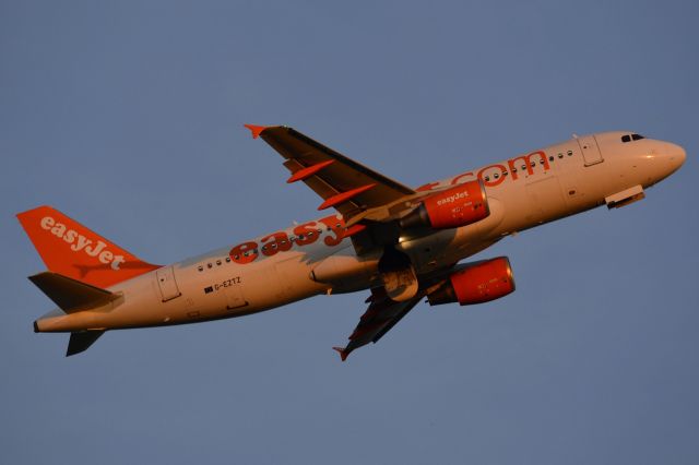 Airbus A320 (G-EZTZ)