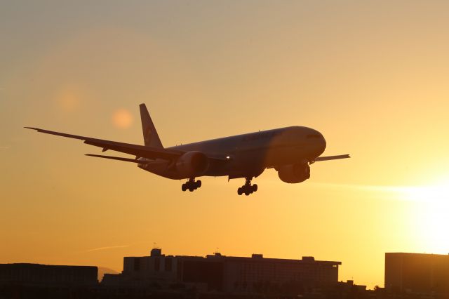 BOEING 777-300ER (HL8347)