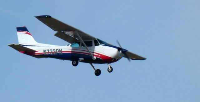 Cessna Skyhawk (N733PN) - About to touch down is this 1976 Cessna 172N Skyhawk in the Winter of 2024.