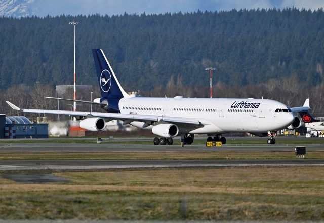 Airbus A340-300 (D-AIGW)