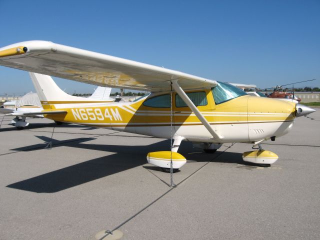 Cessna Skylane (N6594M) - PARKED AT FULLERTON