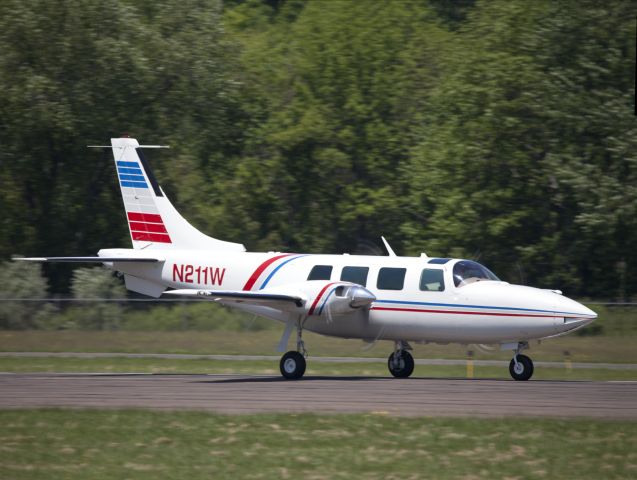 Piper Aerostar (N211W) - Take off runway 08.