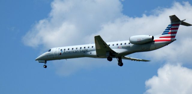 Embraer ERJ-145 (N669MB) - On short final is this 2004 American Airlines Eagle Embraer 145LR in the Summer of 2023.