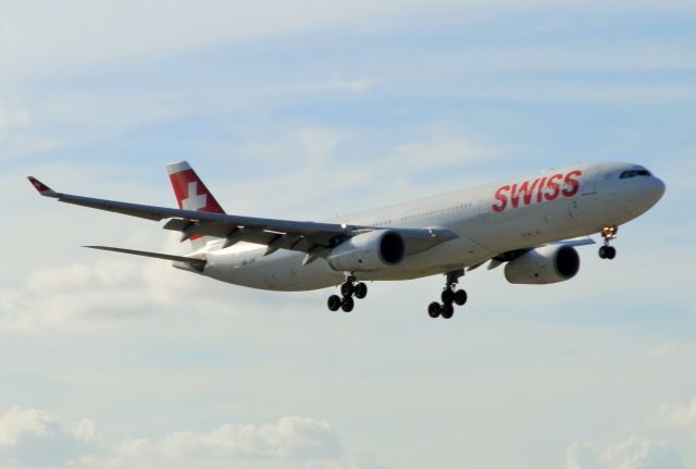 Airbus A330-300 (HB-JHK)