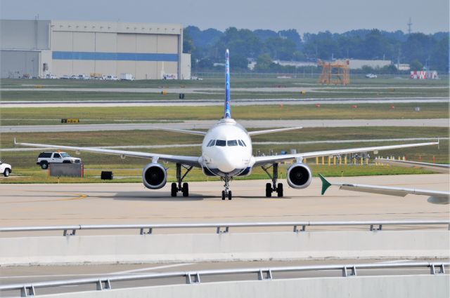 Airbus A320 (N561JB)