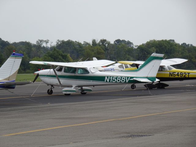 Cessna Skyhawk (N1588V)