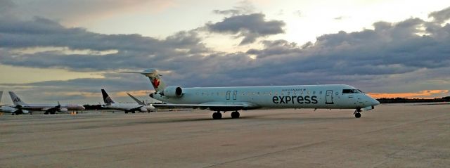 Canadair Regional Jet CRJ-700 (C-FJJZ)