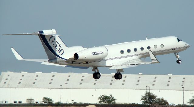 Gulfstream Aerospace Gulfstream V (N550GA) - April 4,09. Departing 12R, San Antonio