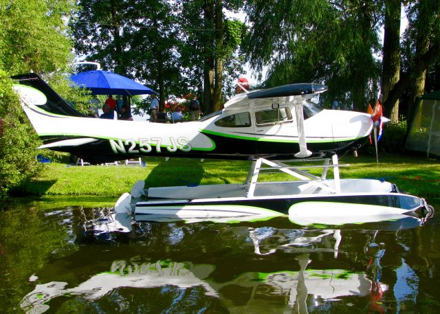 Cessna Skylane (N257JS) - AirVenture 2016. Beautiful aircraft!