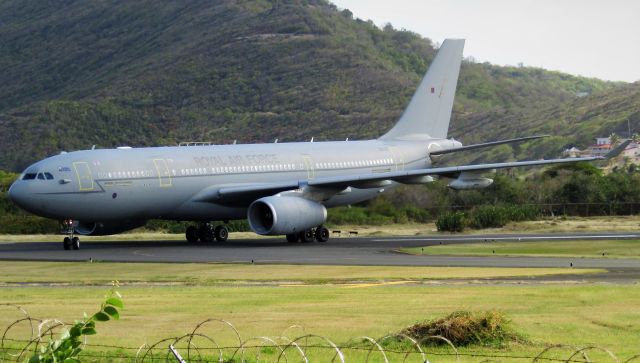 Airbus A330-200 (ZZ-336)