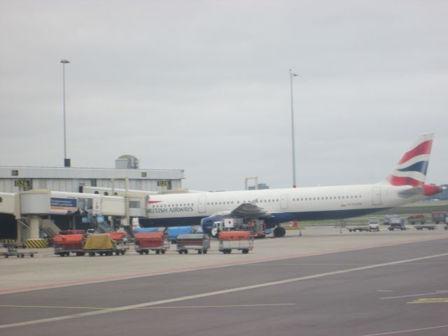 Airbus A321 (G-EUXD)