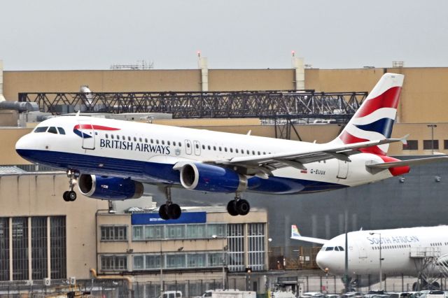 Airbus A320 (G-EUUX)