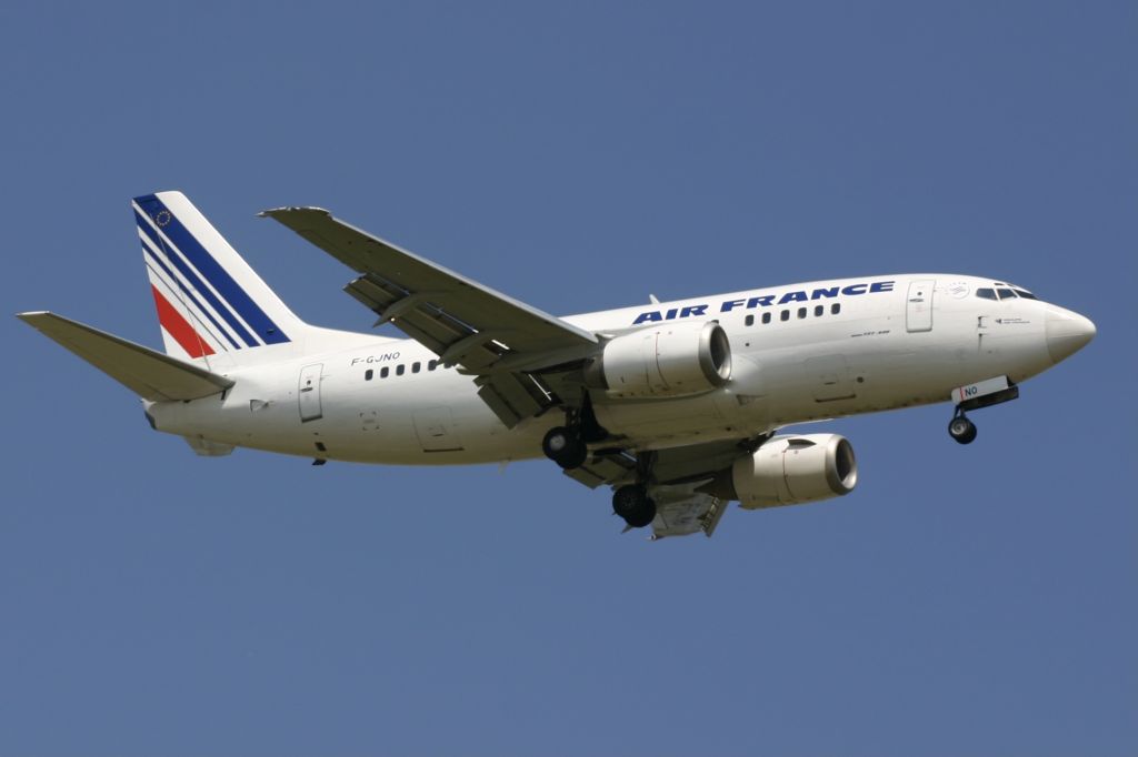 Boeing 737-500 (F-GJNO) - July 14, 2005 - arrived Paris CDG
