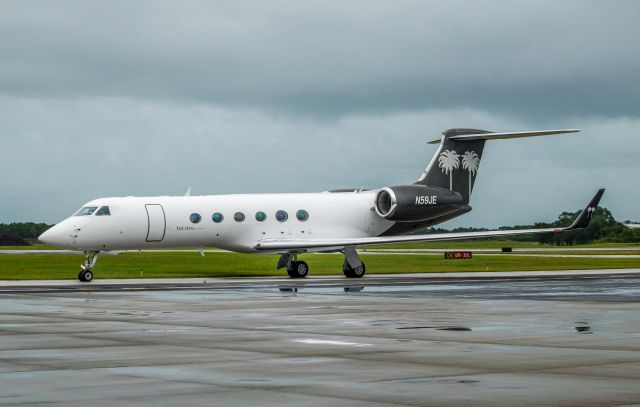 Gulfstream Aerospace Gulfstream V (N59JE) - SETAI MIAMI GV taxing to Corporate Air. 2020