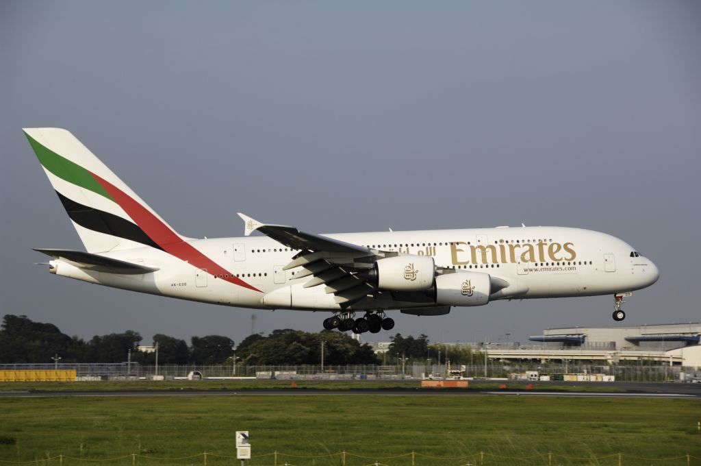 Airbus A380-800 (A6-EDD) - Final Approach to Narita Intl Airport R/W16R on 2012/07/28