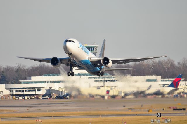 BOEING 767-300 (N1327A) - RUNWAY 27 12-07-19