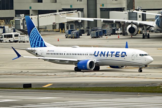 Boeing 737 MAX 9 (N77575)