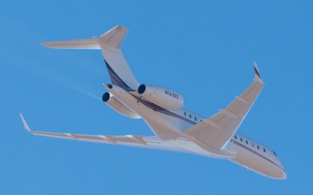 Bombardier Global Express (N143QS)