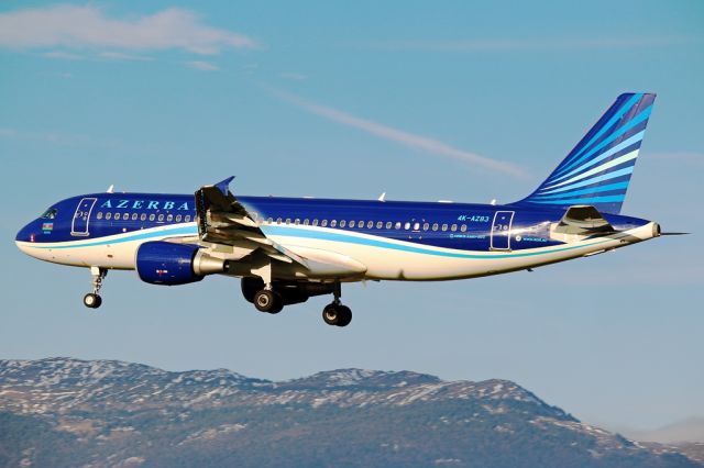 Airbus A320 (4K-AZ83)
