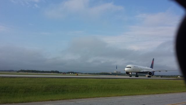 Boeing 757-200 (N6714Q) - TAKEN FROM THE SOUTH TERMINAL CELL PHONE WAITING LOT