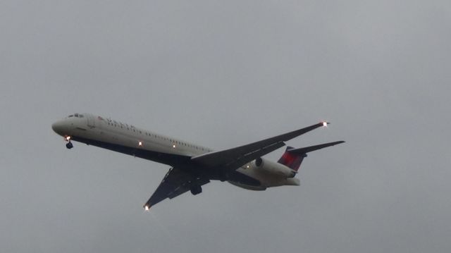 McDonnell Douglas MD-88 (N910DL)