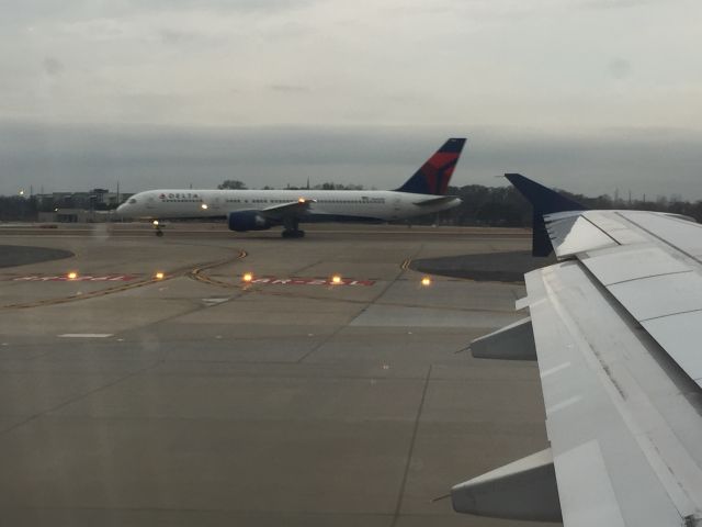 Boeing 757-200 (N668DN) - Delta 757-200 departing Atlanta for Orange County, CA (KSNA)