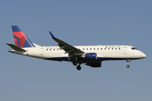 Embraer 175 (N204JQ) - August 29, 2010 - arrived Washington Reagan