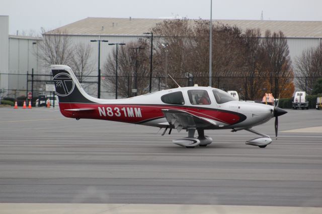 Cirrus SR22 Turbo (N831MM)