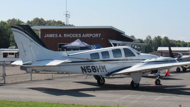 Beechcraft Baron (58) (N58HM) - Beechcraft Baron 58 (N58HM) at the James A. Rhodes Airport (I43)