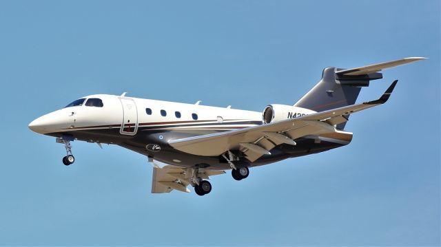 Embraer Legacy 450 (N426FX)