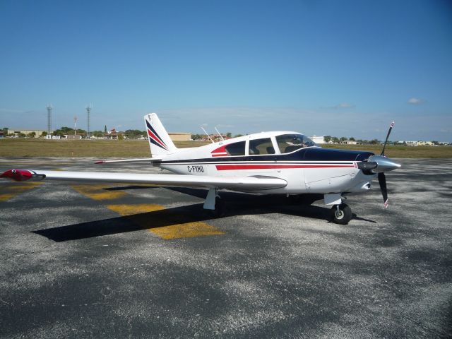 Piper PA-24 Comanche (C-FYHU)