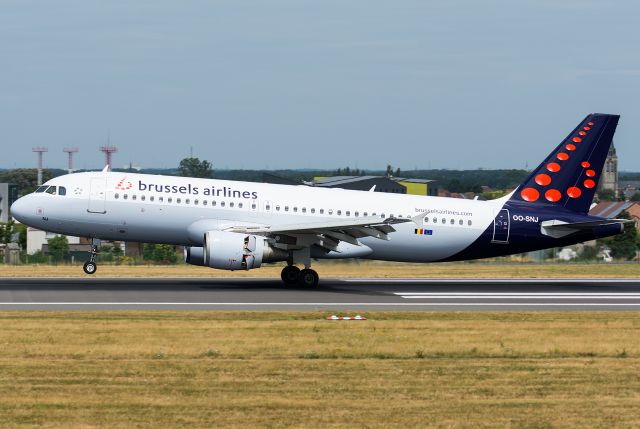 Airbus A320 (OO-SNJ)