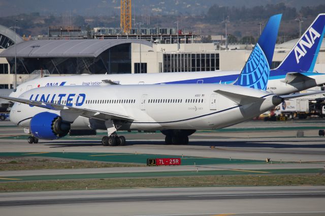 BOEING 787-10 Dreamliner (N13013)