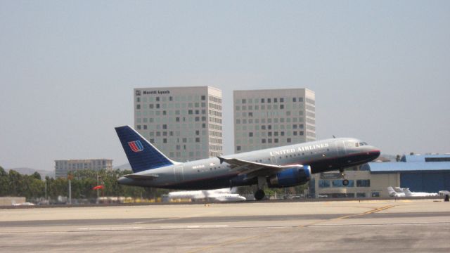 Airbus A319 (N843UA) - Taking off from RWY 19R