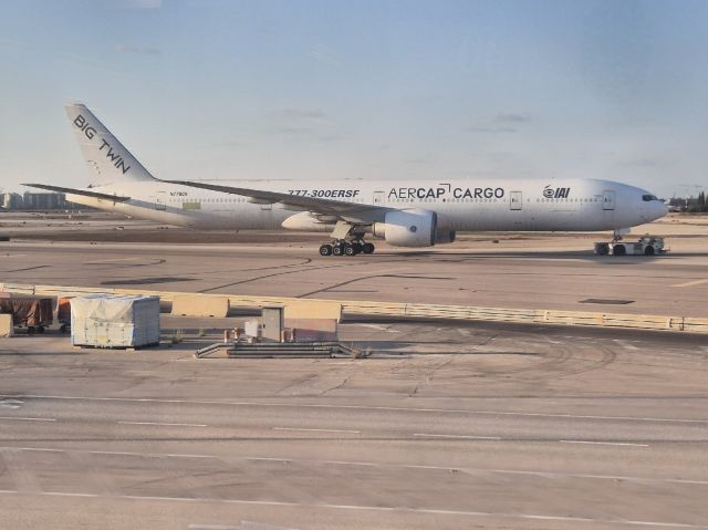 BOEING 777-300 (N778CK)