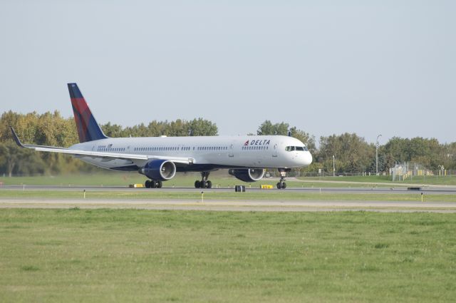 BOEING 757-300 (N584NW) - N584NW departing MSP to SEA with a new paint job.