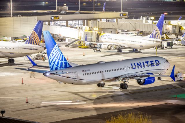 Boeing 737 MAX 9 (N37523)