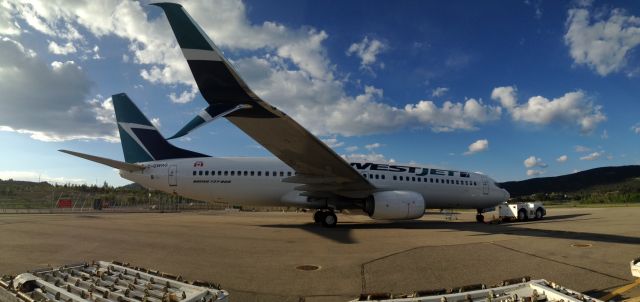 Boeing 737-800 (C-GWRG) - Westjets first Scimitar Winglet