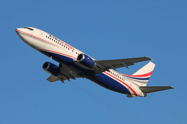 BOEING 737-400 (N285XA) - CXP6800 (Casino Express) departing RWY 24L for Atlantic City Intl (KACY) morning, 24 Nov 2017.