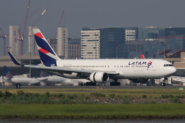 BOEING 767-300 (PT-MOD) - Inaugural arrival of Latam to Boston Logan.