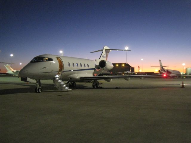 Bombardier Challenger 300 (N363CL) - Pre-dawn Christmas Eve 2009