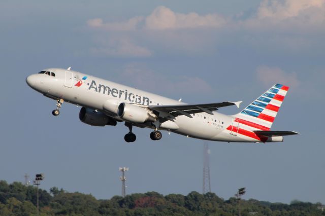 Airbus A320 (N104UW)