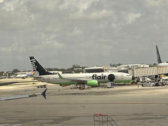 Boeing 737-700 (C-FFLC) - C-FFLC preparing to operate F8-1601 FLL-YYZ