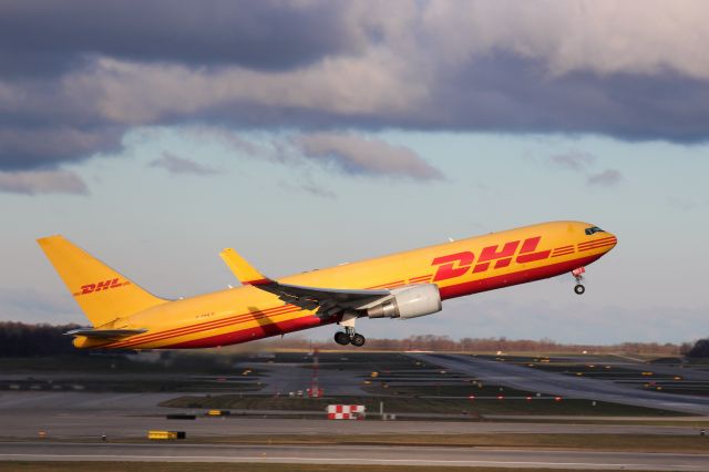 BOEING 767-300 (G-DHLG) - Early Sunday morning departure out of Greater Cincinnati.  