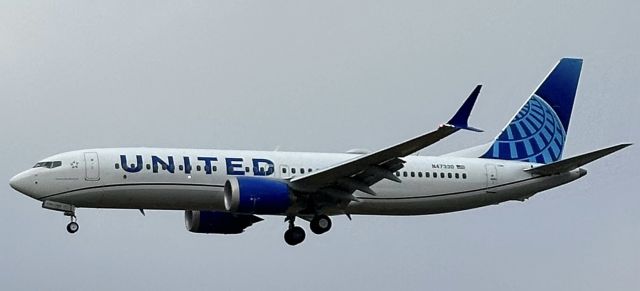 Boeing 737 MAX 8 (N47330) - Runway 25 arrival! 12/30/23.