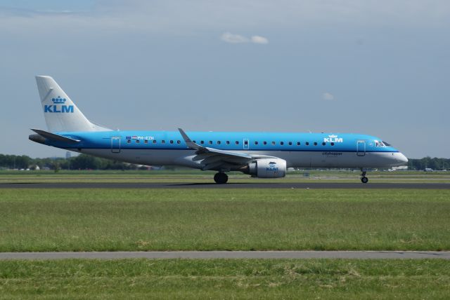 PH-EZH — - KLM CityHopper ERJ190-100LR cn19000319