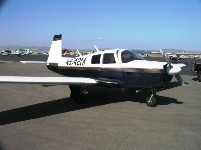 N9742M — - 1967 MOONEY M20C, 3600-TT, 330 SFRM, 250 SPOH. 2 KX170B/ digital, KCS55A HSI, SkyNav 5000 GPS, STEC 30 A/P w/alt. hold, KT76A, KMA20, Davtron OAT, 195 DME, speed brakes, 201 instrument panel & windshield, electric pitch & rudder trim, Slick start, NDH