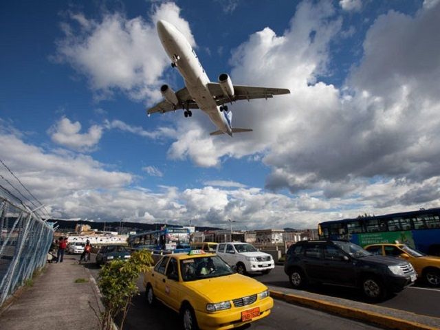 — — - CUIDAD DE QUITO